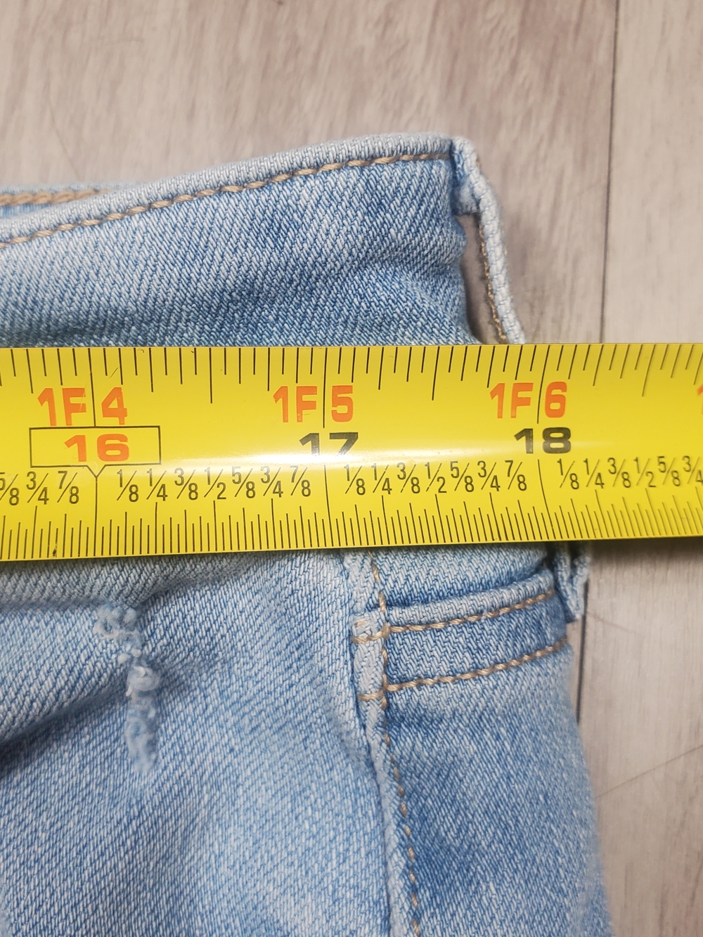 American Eagle The Dream Short Womans 16 Distressed Hem Frayed Denim Shorts - Picture 4 of 12